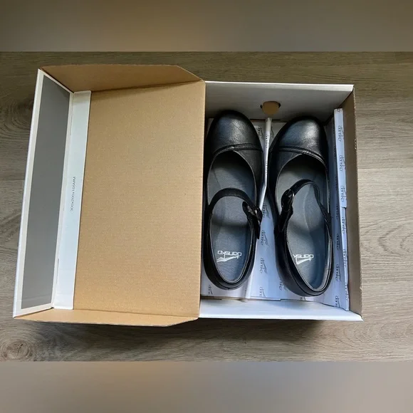 Dansko | ‘Fawna’ Black Milled Nappa Mary Janes - Picture 8 of 12